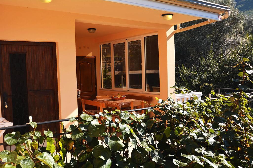 Apartment Rita Tivat Exteriör bild