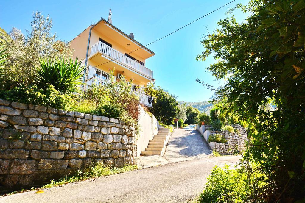 Apartment Rita Tivat Exteriör bild